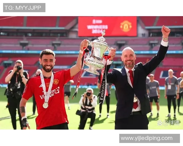 足球明星齐聚一堂共同庆祝荣誉时刻的精彩合照分享 足球明星齐聚一堂共同庆祝荣誉时刻的精彩合照分享